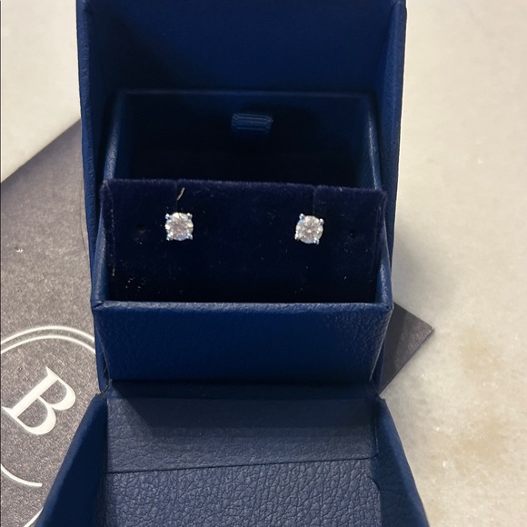 Blue Nile - Diamond stud earrings - Picture 1 of 5